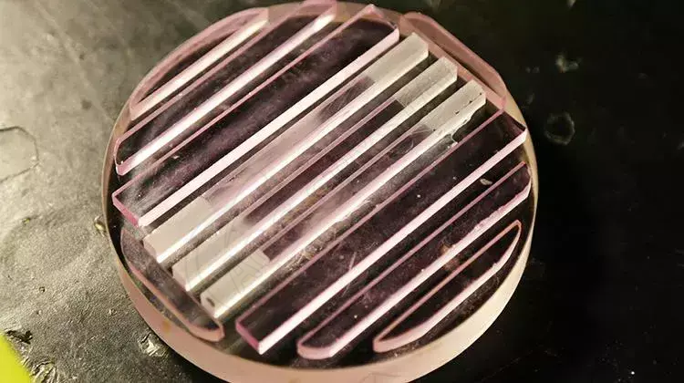 fine-plate-grinding-of-the-bond-plate-photoresist