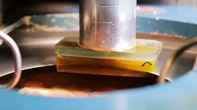 laser-crystal-cutting-process